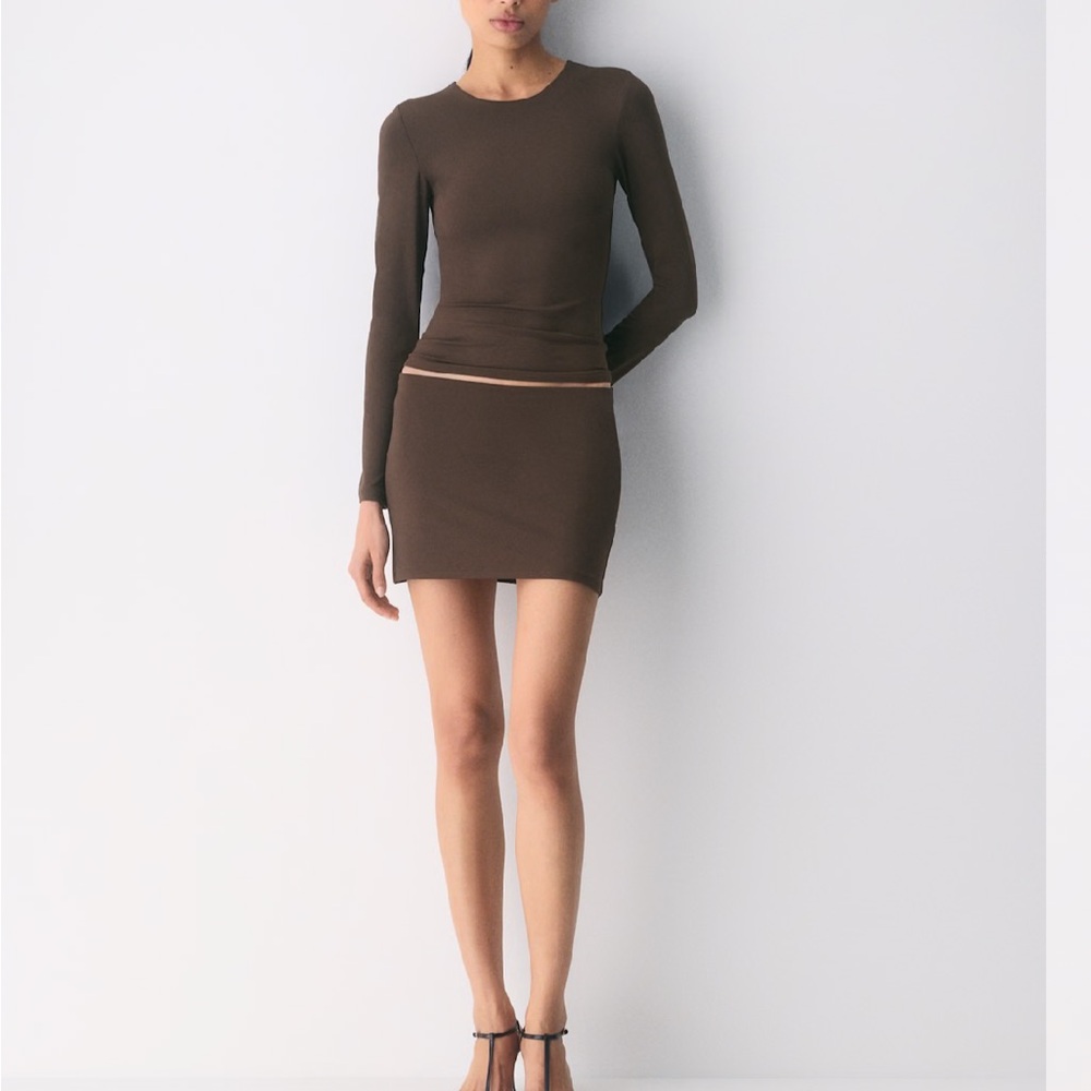 Babaton Aritzia Long-Sleeve Contour Top in Brown